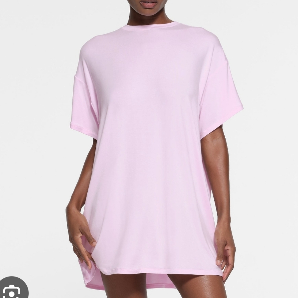 SKIMS - SLEEP T-SHIRT MINI DRESS (CHERRY BLOSSOM)